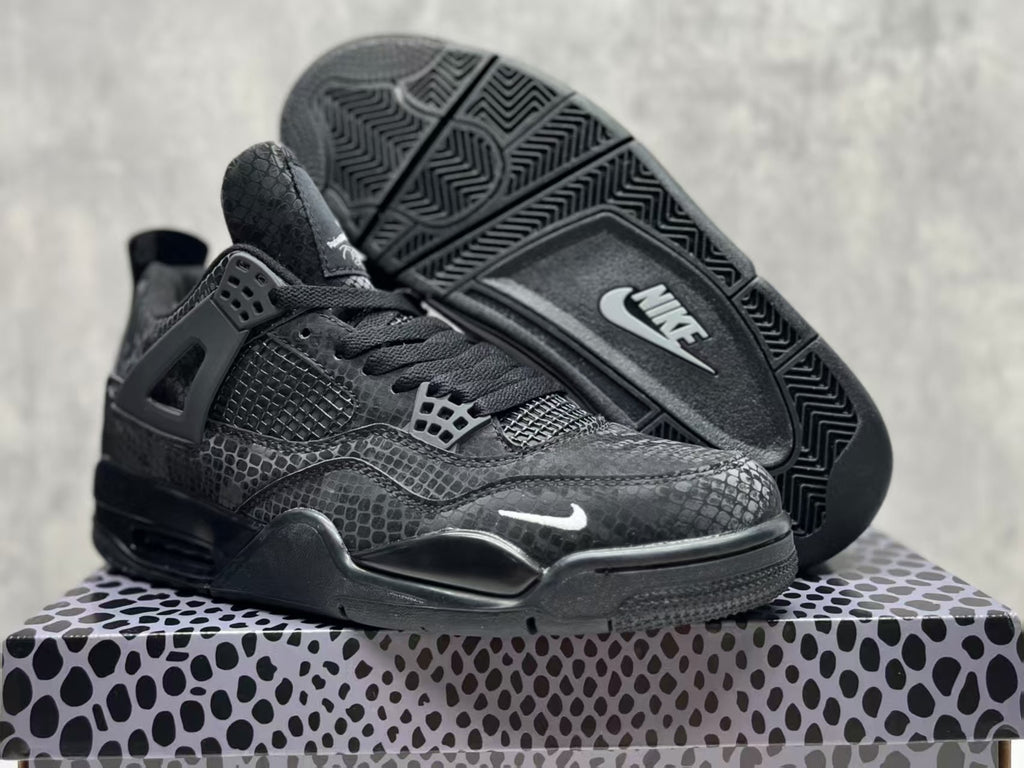 Air Jordan 4 Retro 2025 "Black Cat"