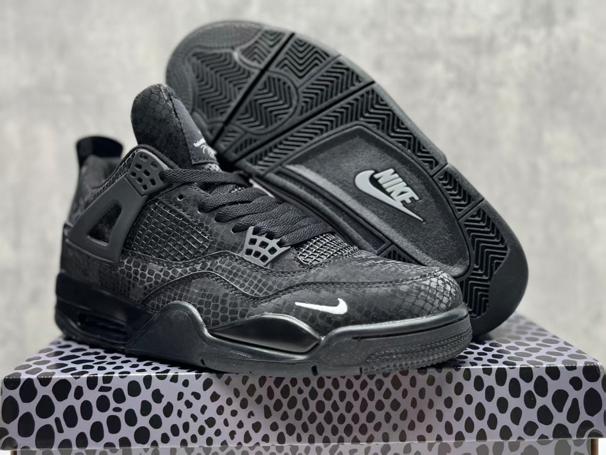 Air Jordan 4 Retro 2025 "Black Cat"