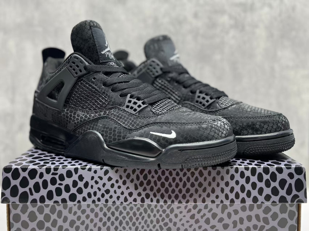Air Jordan 4 Retro 2025 "Black Cat"
