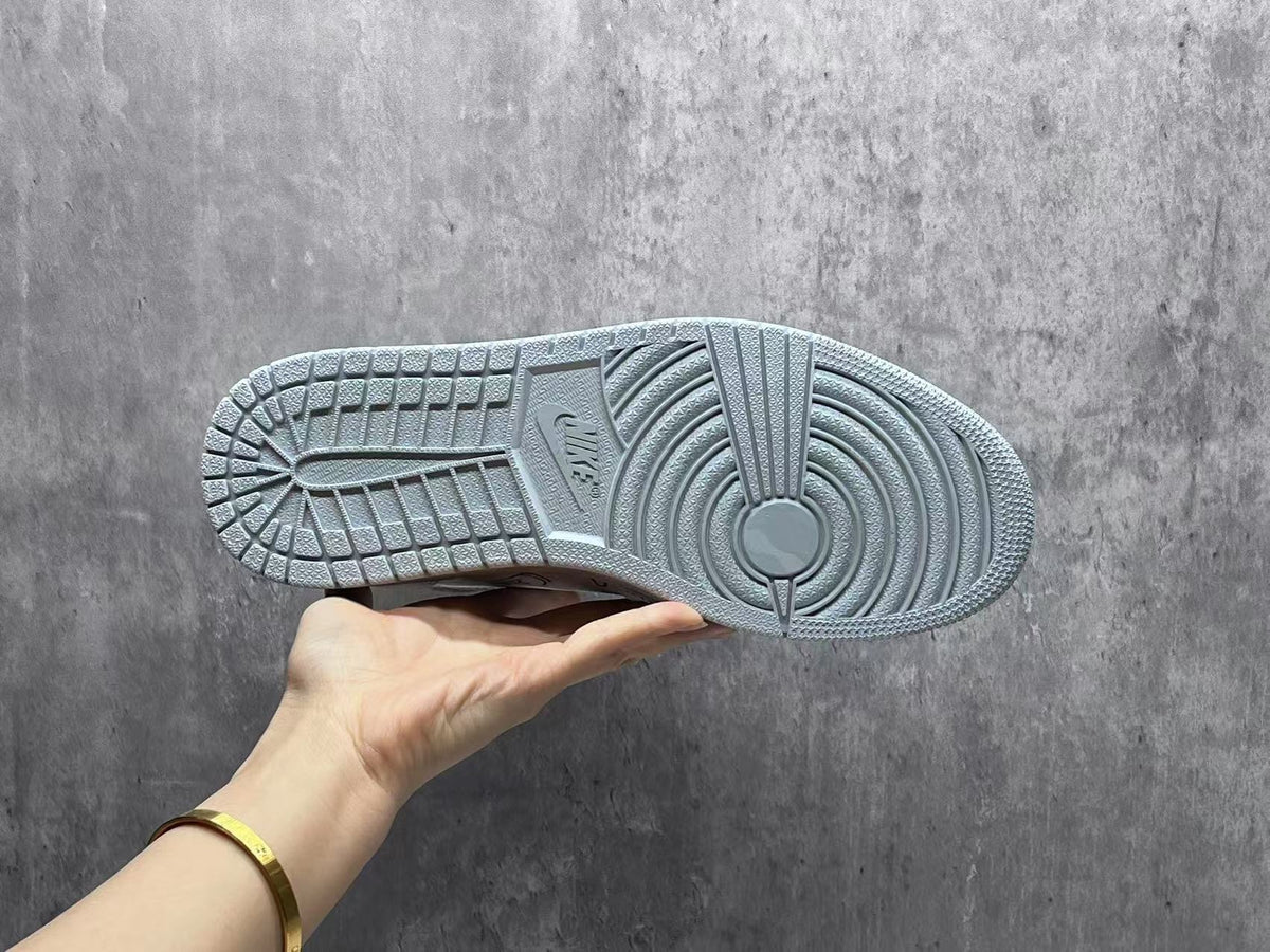 Off-White x Air Jordan 1 Retro High OG 'Gray' 2018